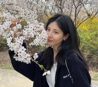 벚꽃 아래 서현, 꽃보다 빛나는 청순 미모... “안녕, 봄아”