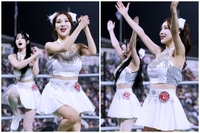 “안타 홈런 쭉 날려라~ 랜더스의 김재환”...응원송, SSG 김현영 치어리더!