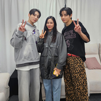 “역시 월클”...고소영, 정국·뷔와 다정한 인증샷... 장동건과 콘서트 관람 인증