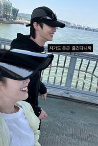 “자가도 은근 즐긴다니까”vs“따라오지 말거라”… 아이유·변우석 SNS서 유쾌한 티키타카