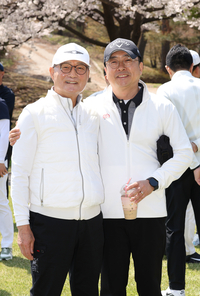 [포토] 김호곤 이사장-김태주 단장 ‘환한 미소’