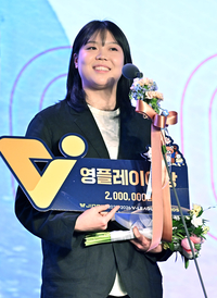 [포토]한국도로공사 이지윤, V리그 여자부 영플레이어상