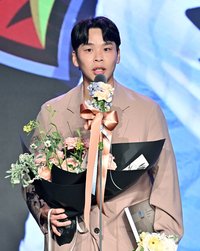 [포토]베스트7 리베로로 선정된 한국전력 정민수