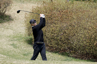 [포토] 티샷하는 이동국 용인FC 테크니컬디렉터