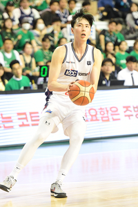 ‘4Q 마지막 5분’ KCC 집중력이 위다…DB 81-78 제압→4강行 ‘91.1%’ 잡았다 [SS원주in]