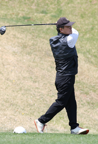 [포토] 티샷하는 이용수 부회장