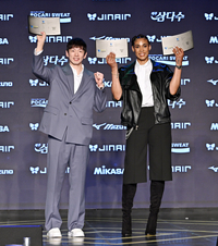 [포토]V-리그 정규리그 MVP로 선정된 한선수와 실바