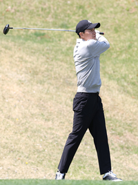 [포토] 티샷하는 정경호 강원FC 감독