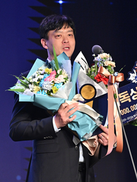[포토]GS칼텍스 이영택 감독, V-리그 시상식 감독상 수상