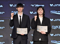 [포토]V리그 최고의 신인 이우진과 이지윤