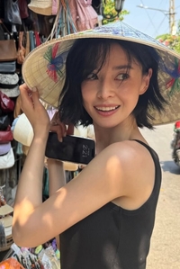 권나라 ‘실물 봤더니’ 놀랄 만했다…작은 얼굴에 압도적 비율