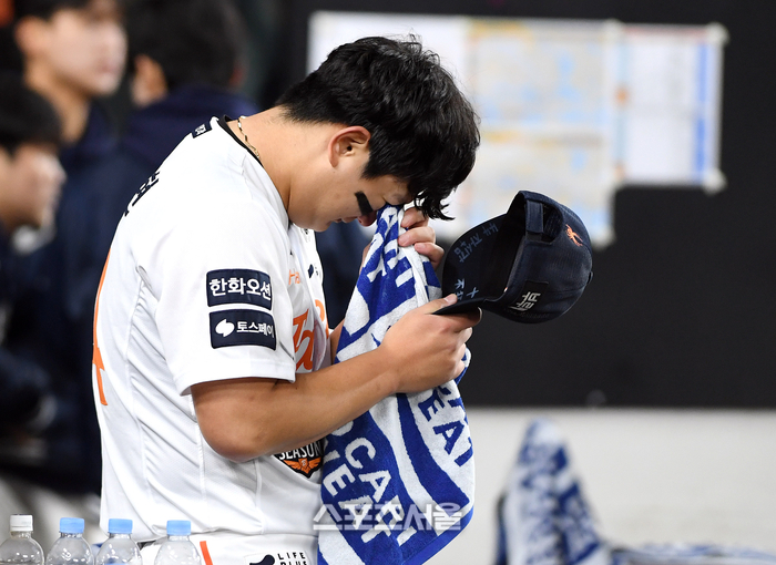 "157㎞ 괴력투 소용없었다"... 문동주 호투 지우고, 사사구 18개 '붕괴'→한화, 삼성에 5-6 통한의 역전패 [SS대전in]