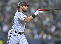 [포토] 오스틴 ‘홈런이다’