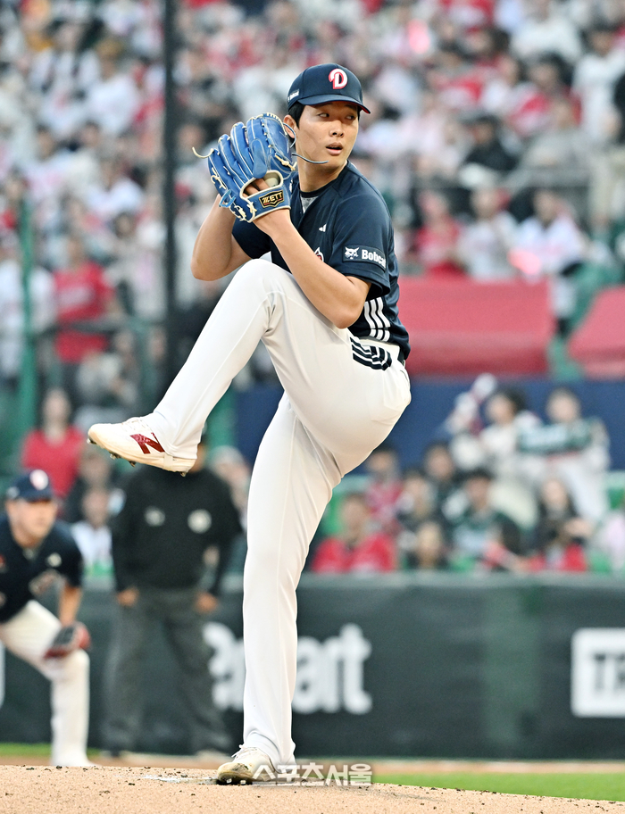 [포토]역투하는 두산 선발 최민석
