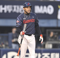 [포토] 삼진 레이예스 ‘득점기회를 놓쳤어’