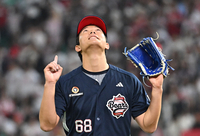 [포토]6이닝 2실점(1자책)의 호투를 펼친 두산 최민석