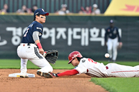 [포토]SSG 박성한의 2루 도루