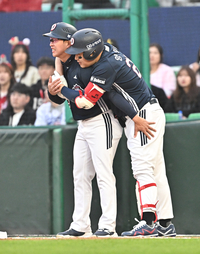 [포토]두산 양의지, 아쉬워서 백허그