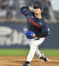 [포토] 역투하는 롯데 최이준