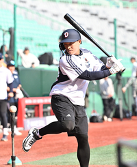 [포토]한화에서 두산으로 전격 트레이드 손아섭, 두산 유니폼 입고!