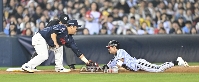 [포토] 신민재 ‘늦었어’