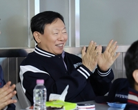 회장님 잠실구장 방문…롯데 신동빈 구단주 ‘엘롯라시코 직관’ [SS잠실in]