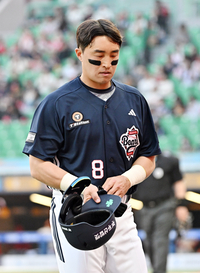 [포토]두산 손아섭, 볼넷으로 출루했지만...