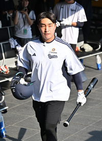 [포토]두산으로 전격 트레이드 된 손아섭