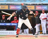 [포토]두산 손아섭, ‘이건 볼이야!’