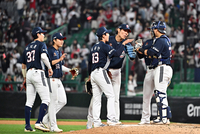 [포토]SSG에 11-3 승리 거둔 두산