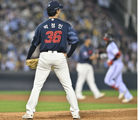 LG 오스틴도 놀란 롯데 박정민 “무조건 성공할 투수”, 시즌 첫 실점 안겼지만 ‘엄지척’ [SS시선집중]