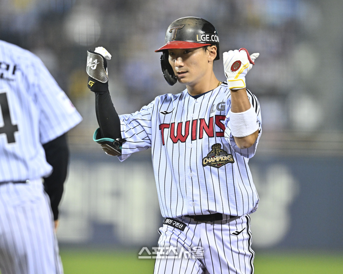 [포토] 신민재, 5회 우중간 안타