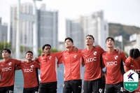 유일한 ‘무패’ 부산에 수원은 ‘일격’ 당하고 서울E는 ‘연승’…본격적으로 시작한 2부 순위 싸움