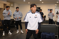 [포토]두산 선수단에게 인사를 하는 손아섭