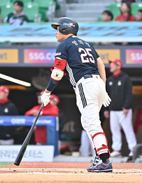 [포토]희생타로 선제점 뽑아내는 두산 양의지