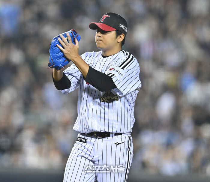 [포토] 송승기 ‘6회도 잘 막았어’
