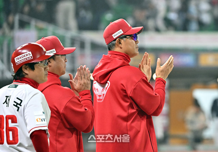 [포토]6연패 탈출한 SSG 이숭용 감독