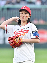 [포토]뷰티 유튜버 씬님, 두산-SSG 경기 시구