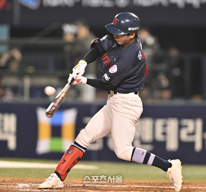 [포토] 장두성, 8회 1점 더 달아나는 적시타
