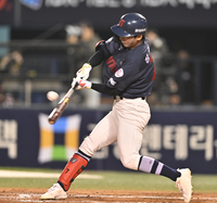 [포토] 장두성, 8회 1점 더 달아나는 적시타