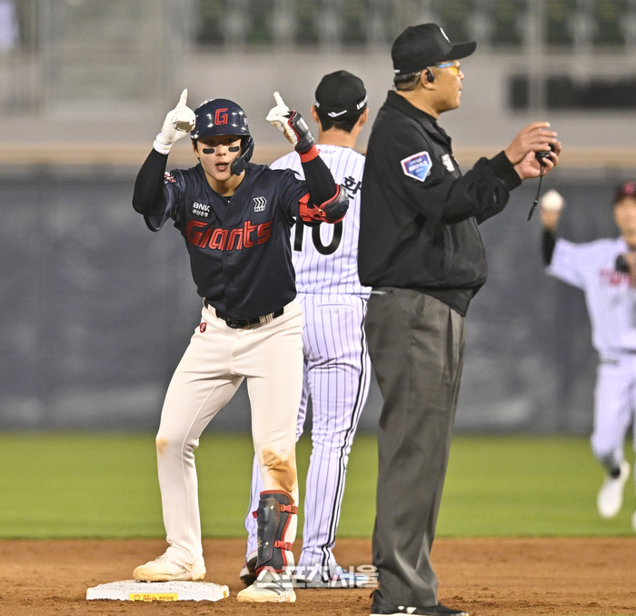 [포토] 한태양, 5회 득점기회 만드는 2루타