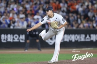 볼넷이 삼진 ‘3배’→초반부터 ‘고비’…김서현, 머리 비우고 ‘가운데 보고’ 던져라 [SS시선집중]