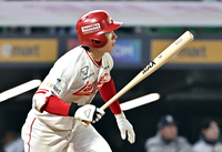 [포토]1타점 적시타 치는 SSG 박성한