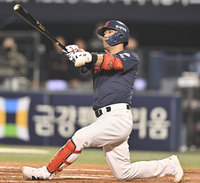 [포토] 김민성 ‘왜 안맞는거야’