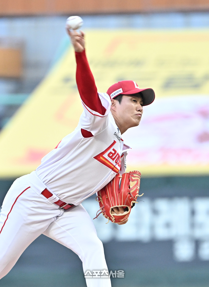 [포토]역투하는 SSG 선발 최민준