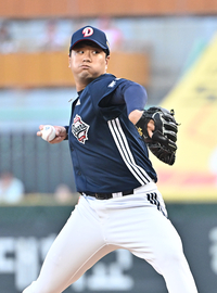 [포토]시즌 첫 등판 두산 이영하