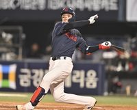 [포토] 윤동희 ‘제대로 안맞았어’