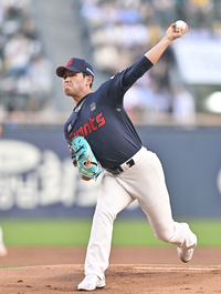 [포토] 김진욱 ‘힘찬 투구’
