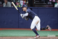 갈길 바쁜 롯데, 황성빈 ‘오른쪽 내전근’ 불편…김태형 감독 “2~3일 얘기하더라” [SS메디컬체크]