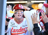 [포토]선제 3점 홈런 SSG 고명준, 연패 끊자!